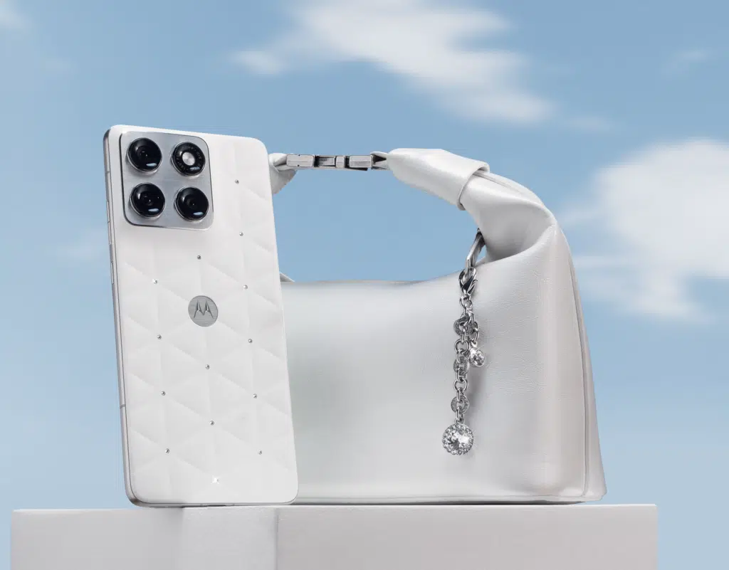 Pantone Cloud Dancer