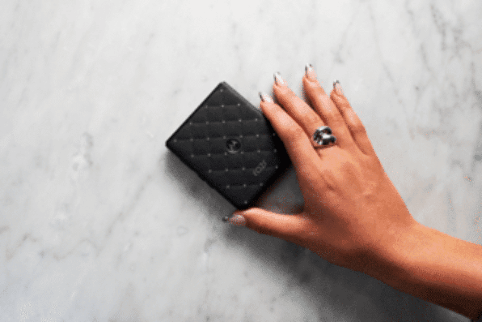 Technologie ontmoet haute couture: Ontdek de nieuwste Motorola-smartphones en slimme accessoires
